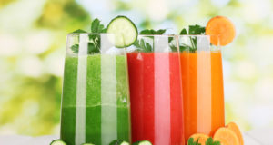 Conheça 10 receitas nutritivas e deliciosas de sucos para menopausa, uma ótima alternativa para reduzir os sintomas da menopausa.