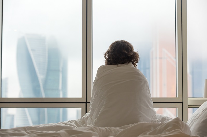 Mulher com insônia. um dos problemas da menopausa