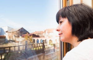 Nós mulheres sofremos consequências da menopausa físicas e emocionais. Descubra como lidar elas, principalmente a sensação de solidão
