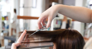Que tal dar uma retocada no visual? Descubra quais são os melhores cortes de cabelo feminino da moda para cada formato de rosto.