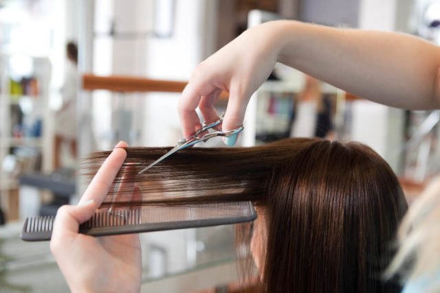 Cortes de cabelo feminino da moda ideais para cada formato de rosto Que tal dar uma retocada no visual? Descubra quais são os melhores cortes de cabelo feminino da moda para cada formato de rosto.