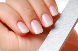 unhas-quebradicas-na-menopausa-saiba-o-que-fazer-saudavel-e-feliz