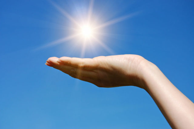 A vitamina D contribui para a saúde dos ossos, órgãos, evita doenças e muito mais! Saiba como obtê-la e garanta mais qualidade de vida.