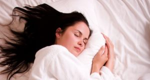 dormir-com-o-cabelo-molhado