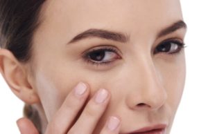 Acne depois dos 40: por que ela aparece na vida adulta? acne-depois-dos-40