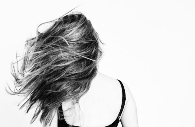 Você já ouviu falar em alongamento de cabelo?