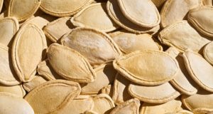 os-beneficios-da-semente-de-abobora-para-mulheres-na-menopausa