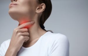 Câncer de garganta – conheça os sintomas, diagnóstico e tratamento! mulher-dor-garganta