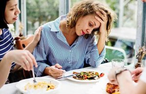 Falta de Apetite na Menopausa: Entenda a Influência dos Hormônios!